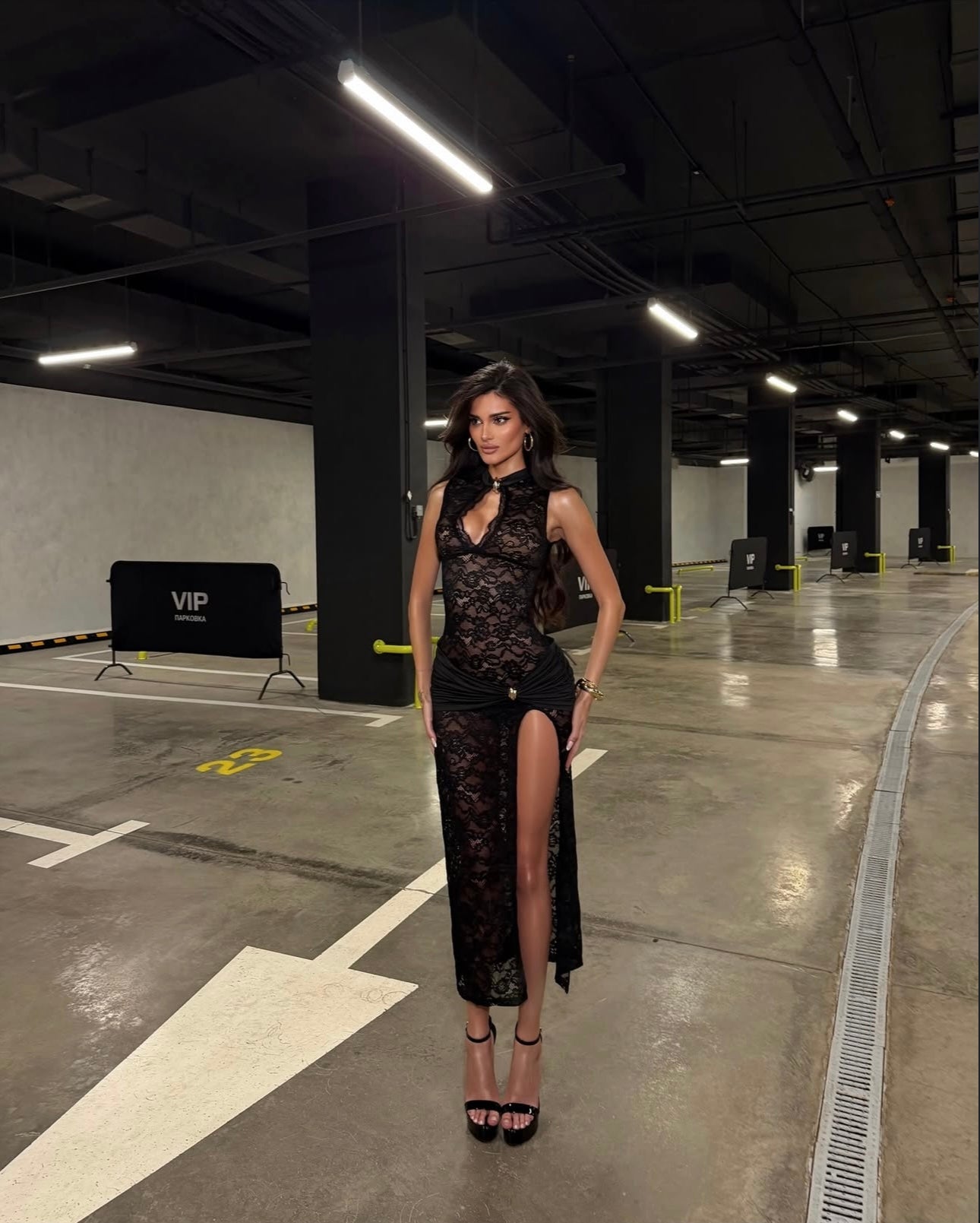 THE MIDNIGHT LACE GOWN