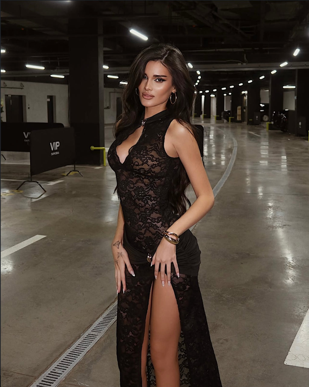 THE MIDNIGHT LACE GOWN