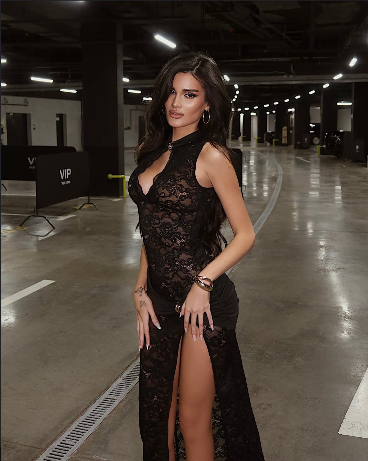 THE MIDNIGHT LACE GOWN